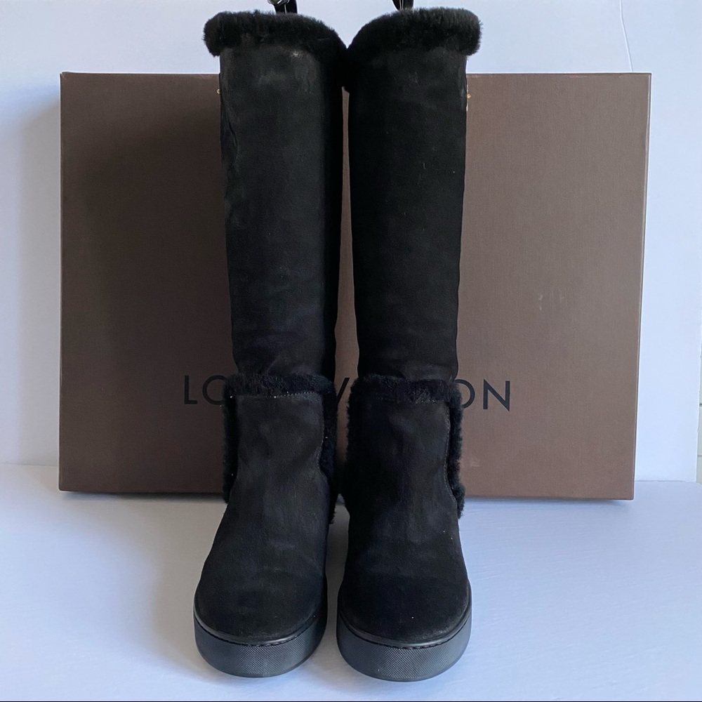 EUC 💯% Authentic Louis Vuitton Suede Shearling Boots
